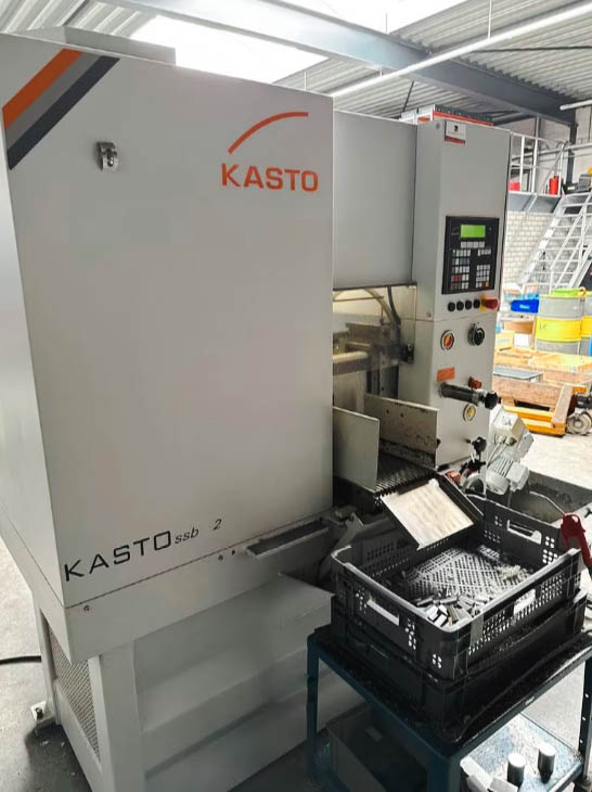 Usado Kasto SSB A 2 - Sierra de Banda Vertical - 2000