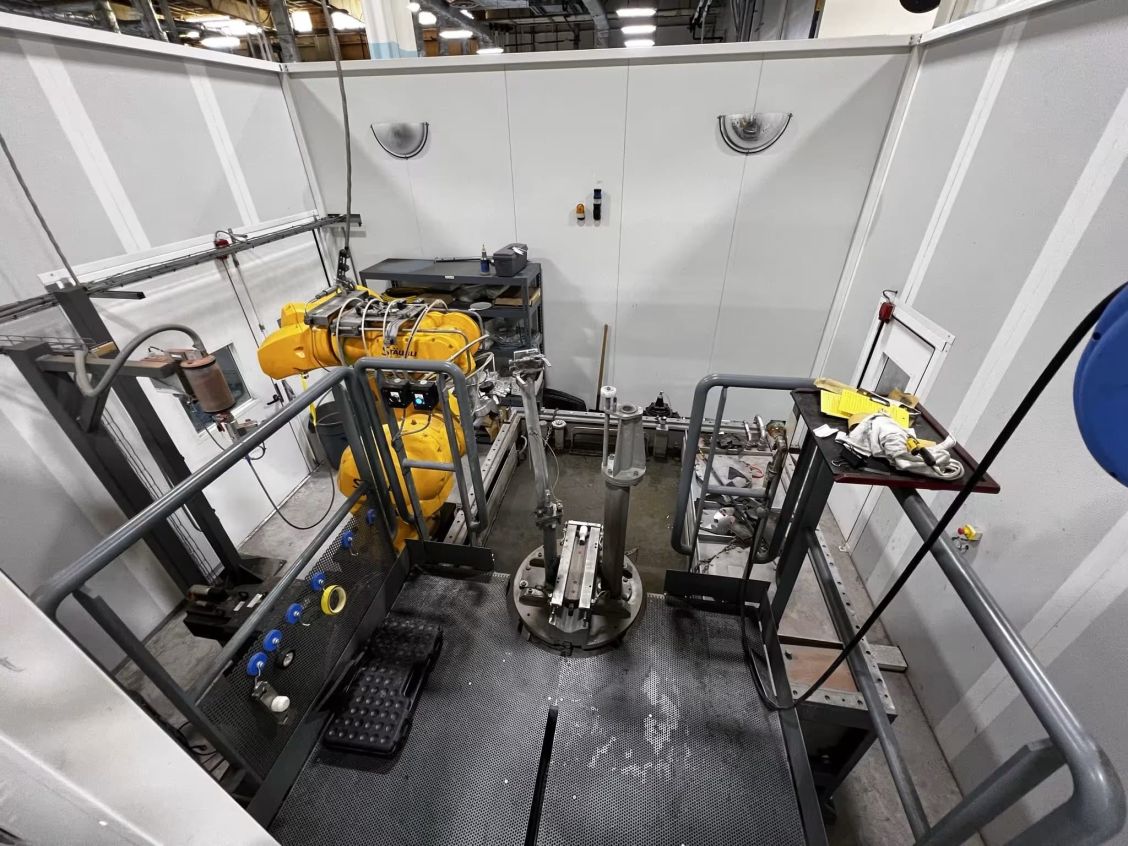 Used Aquarese by Flow 8-Axis I Robotic Waterjet Contouring