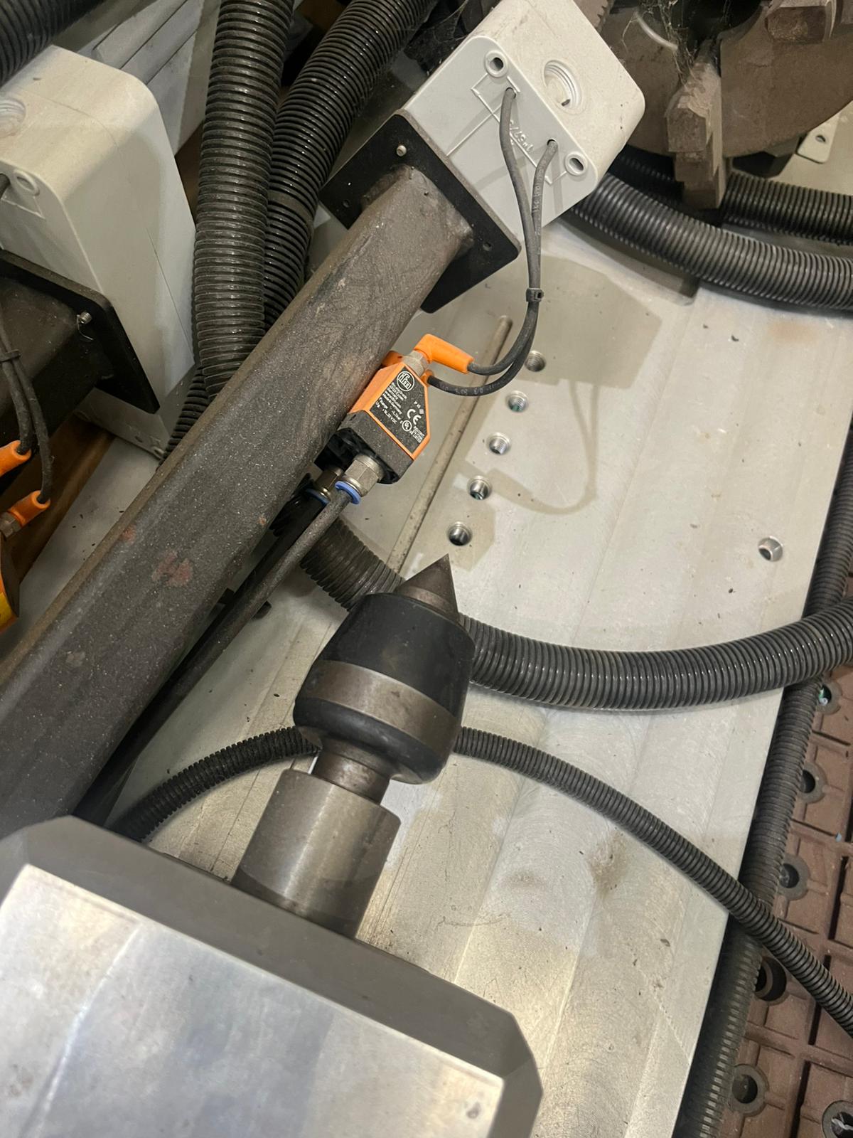 Used Cosmec Conquest 255 5A I CNC Machining Center