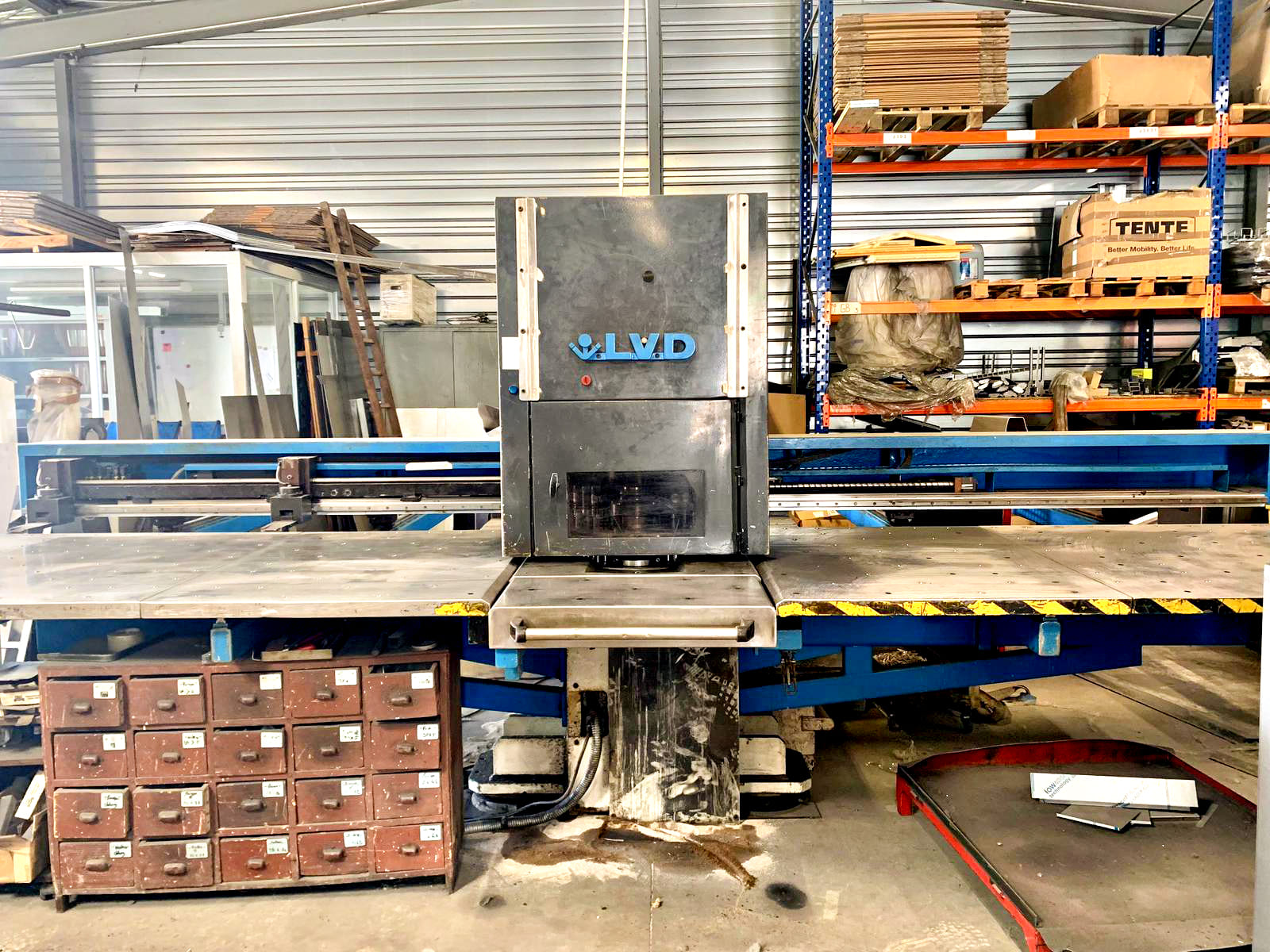 Gebruikt LVD Delta 1250 - Ponsmachine - 1997