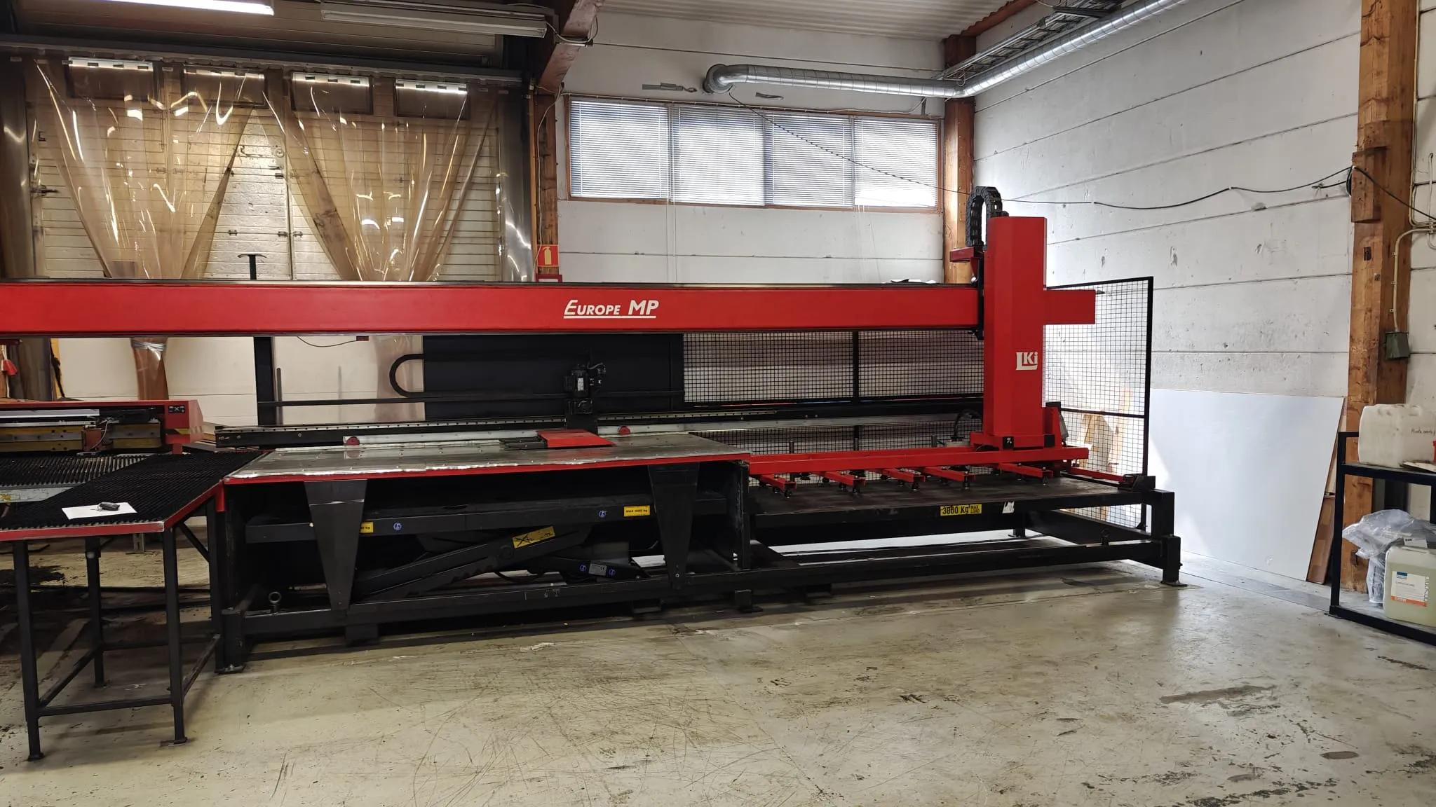 Gebruikt Amada Europe 258 I Ponsmachine