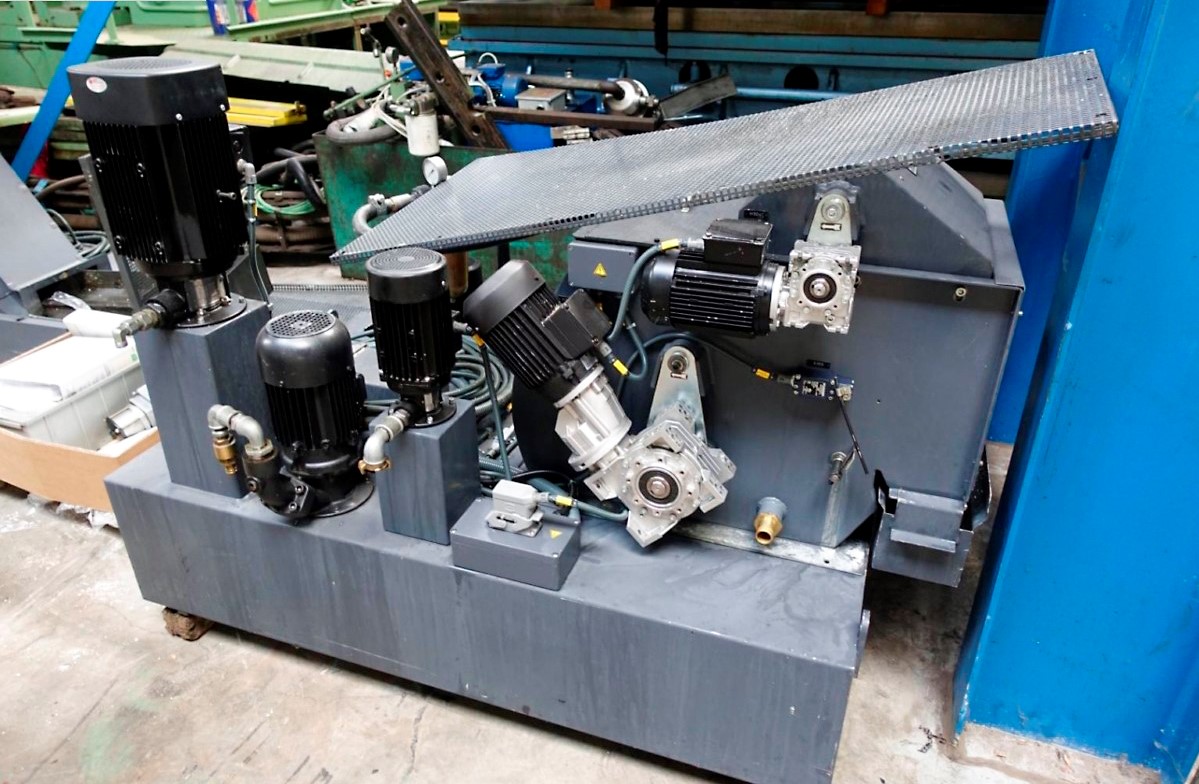 Used Unisign UV4000 - Vertical Machining Center - 2007