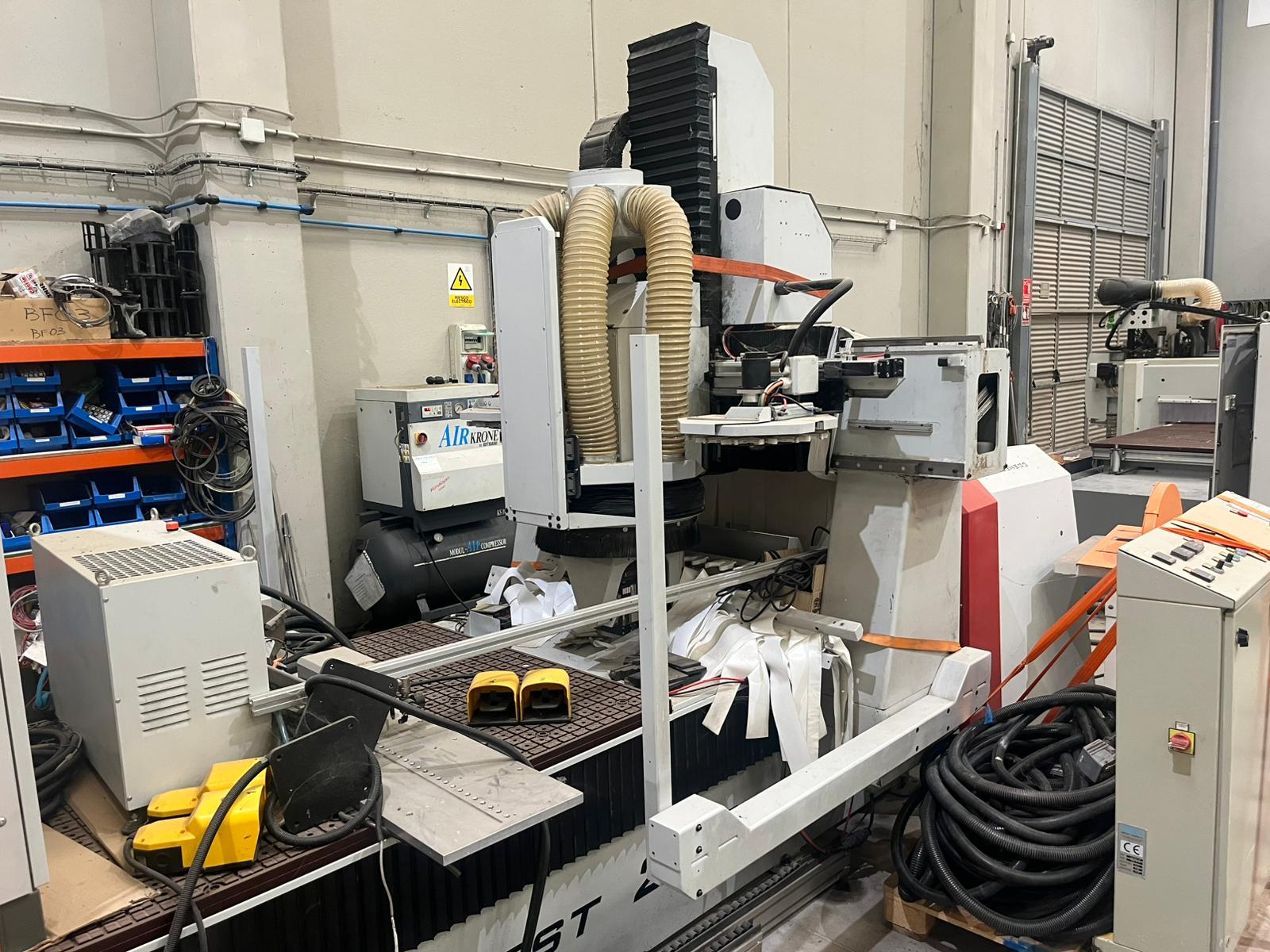 Used Cosmec Conquest 255 5A I CNC Machining Center