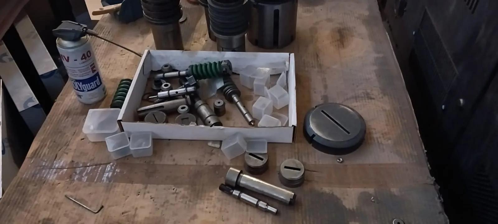 Gebruikt Amada Pega 357 I Perforatiemachine