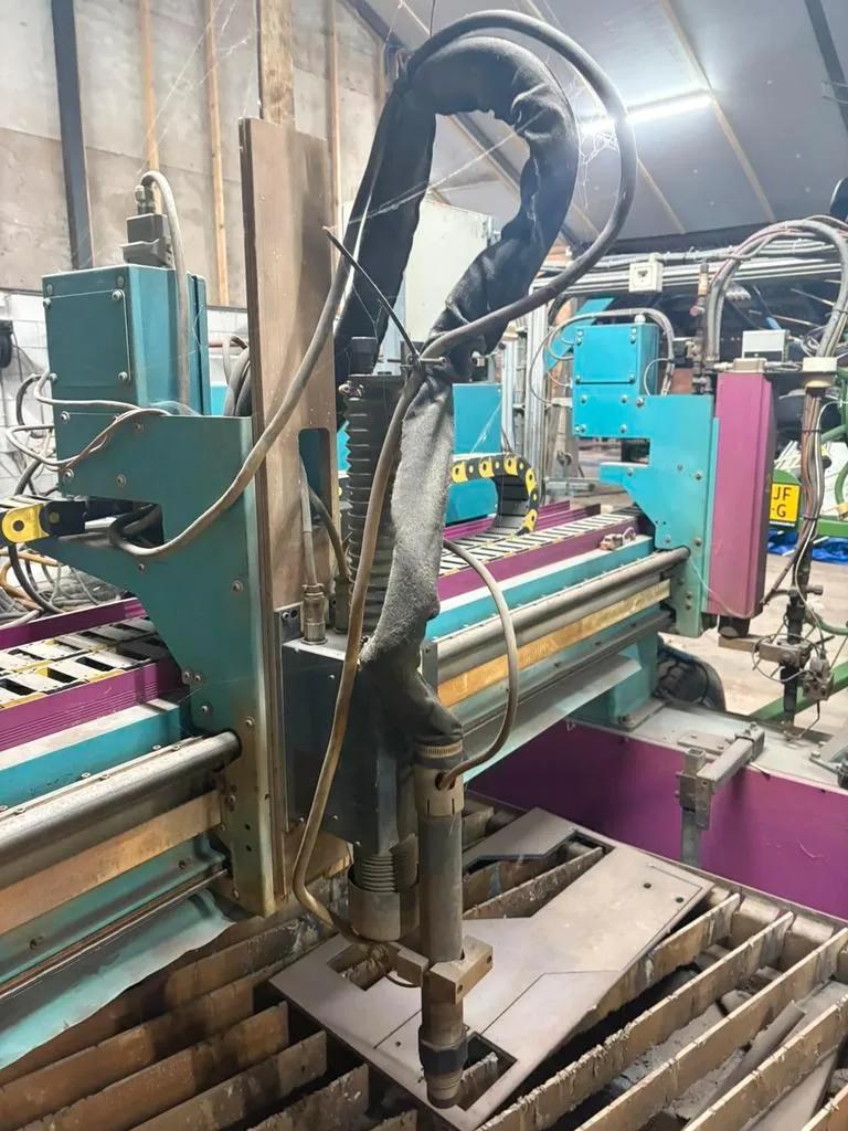 Usado Sato Satronik LS 2500 I Corte por plasma I 2004