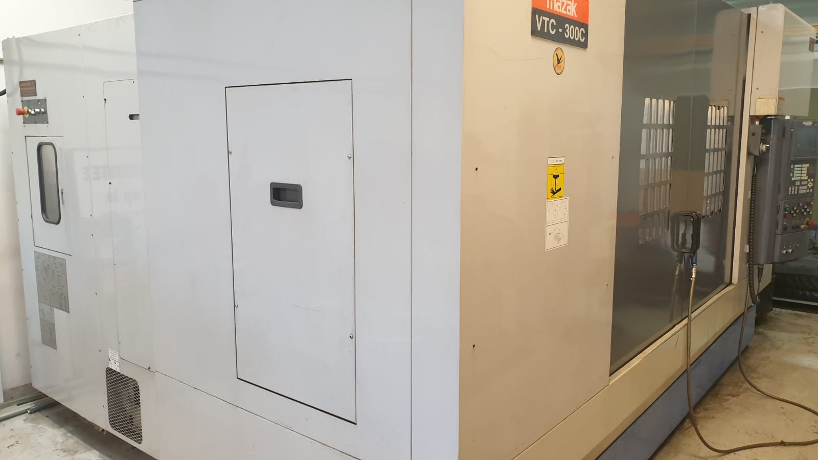 Usado Centro de mecanizado vertical Mazak VTC 300 C I 2001
