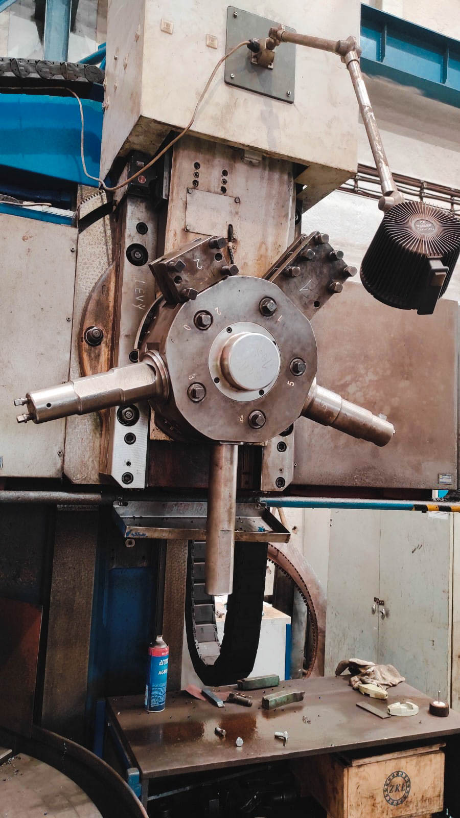 Usado Stanko VTL 1516 - Torno Vertical de Torretas - 1975