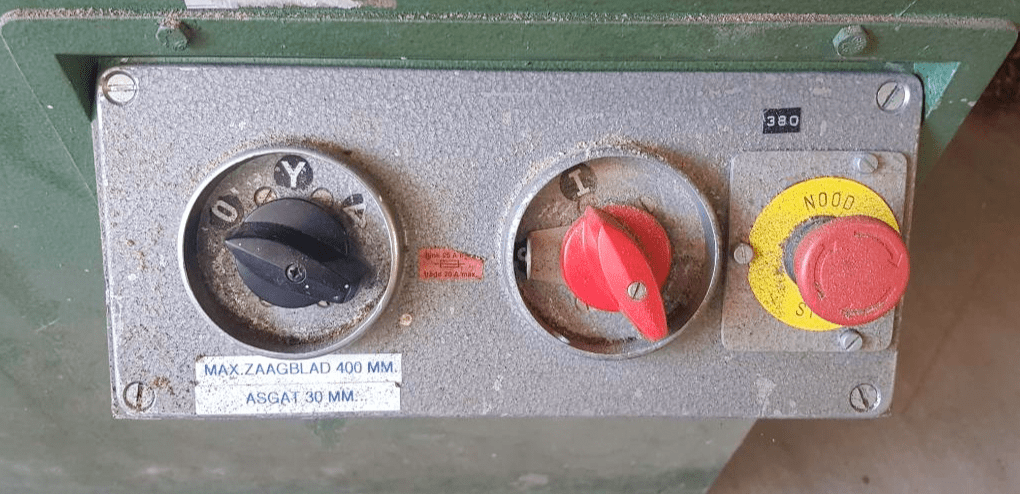 Usado Altendorf F90 - Sierra de Mesa Deslizante