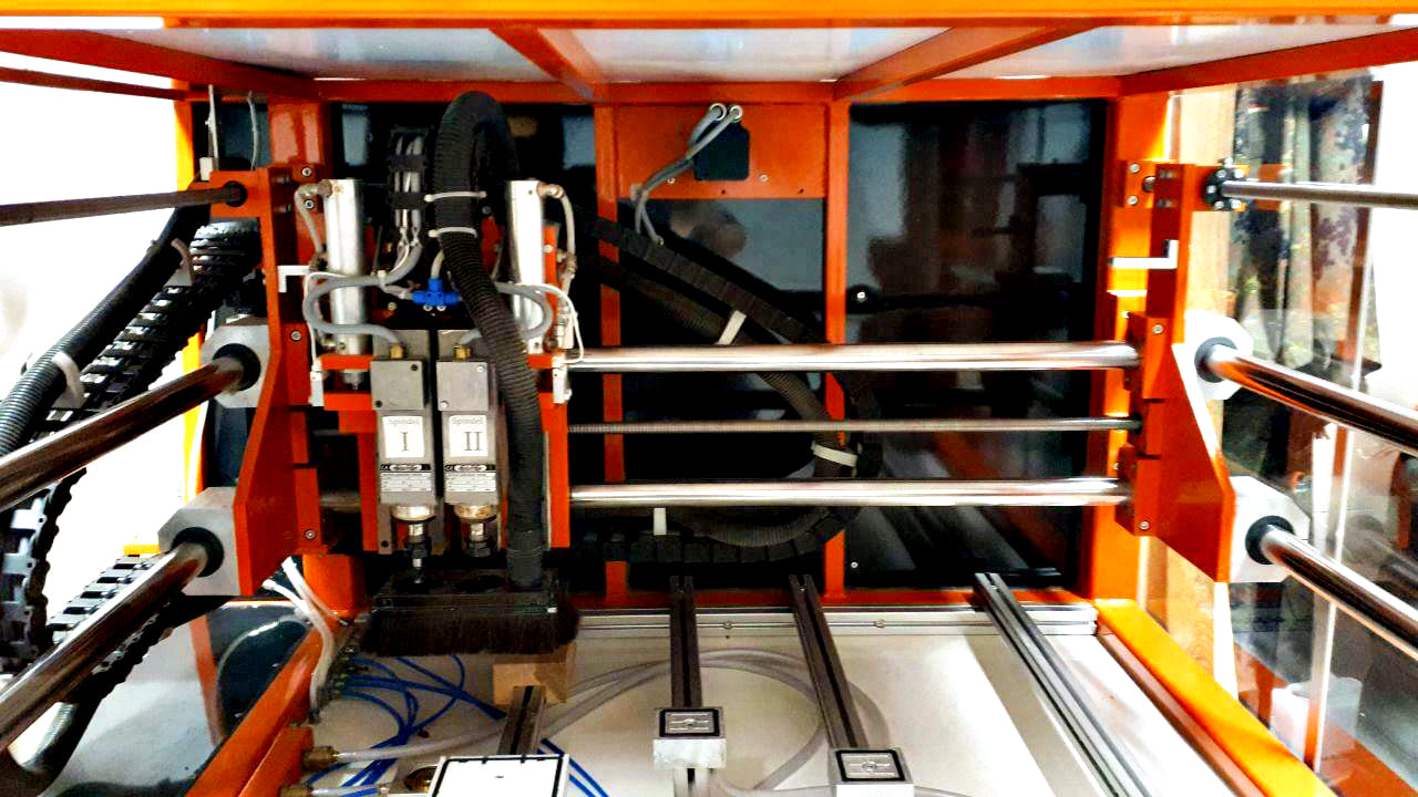 Usado Moda Ra2HS - Fresadora CNC - 1996