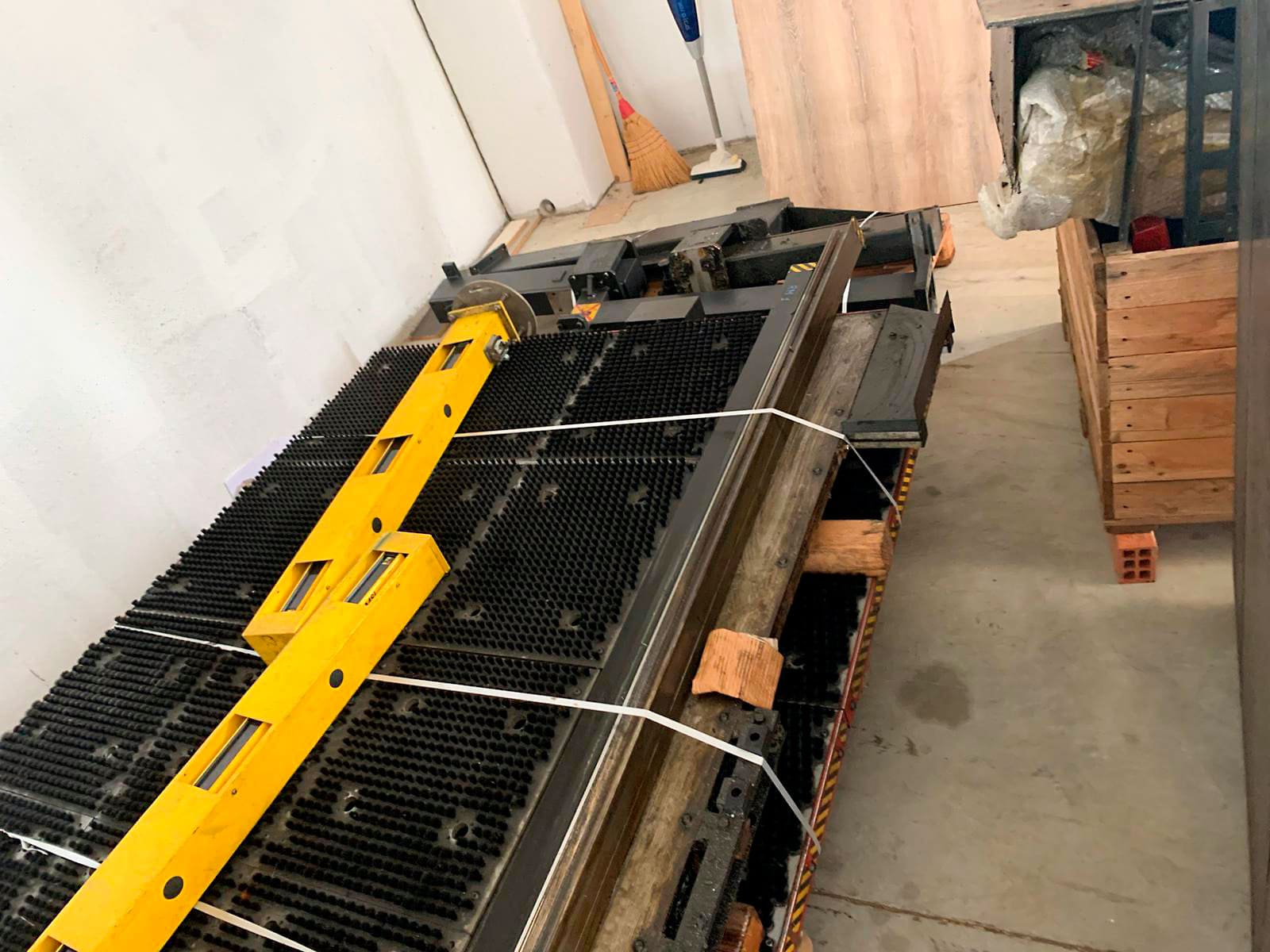 Gebruikt Amada Vipros 2510K - Ponsmachine - 1998