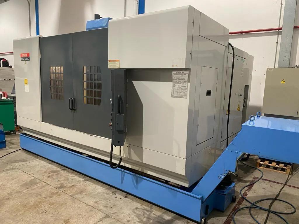 Usado Centro de mecanizado vertical Mazak VTC-200C I 2001