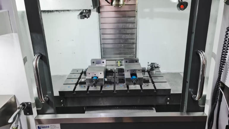 Gebruikt Haas VM 2 I Verticaal bewerkingscentrum I 2014