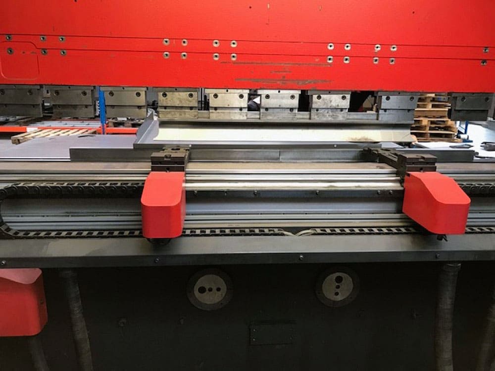 Usado Amada HFE 1303 L - Prensa hidráulica - 2004