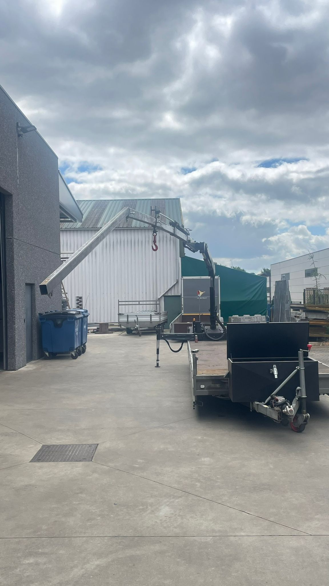 Used Hulco Medax-3 with Hydraulic Crane