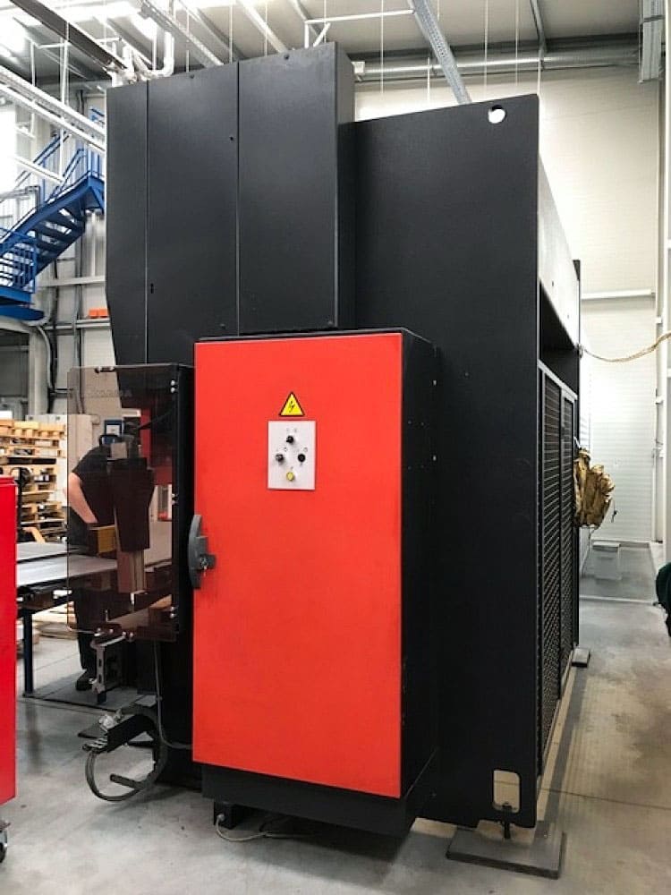 Usado Amada HFE 1303 L - Prensa hidráulica - 2004