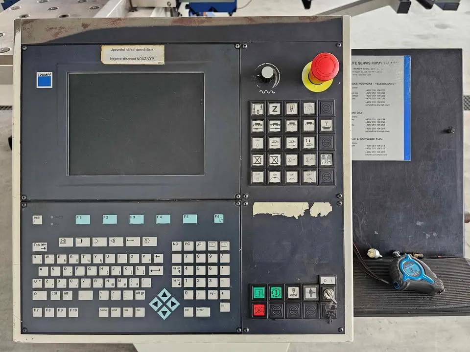Usado Punzonadora Trumpf Trumatic 500 R I, año 2003