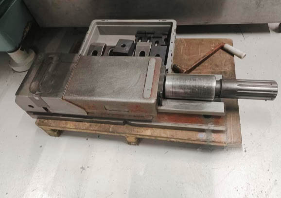 Gebruikt Takeda VS3N-EG I CNC Frezen I 1998