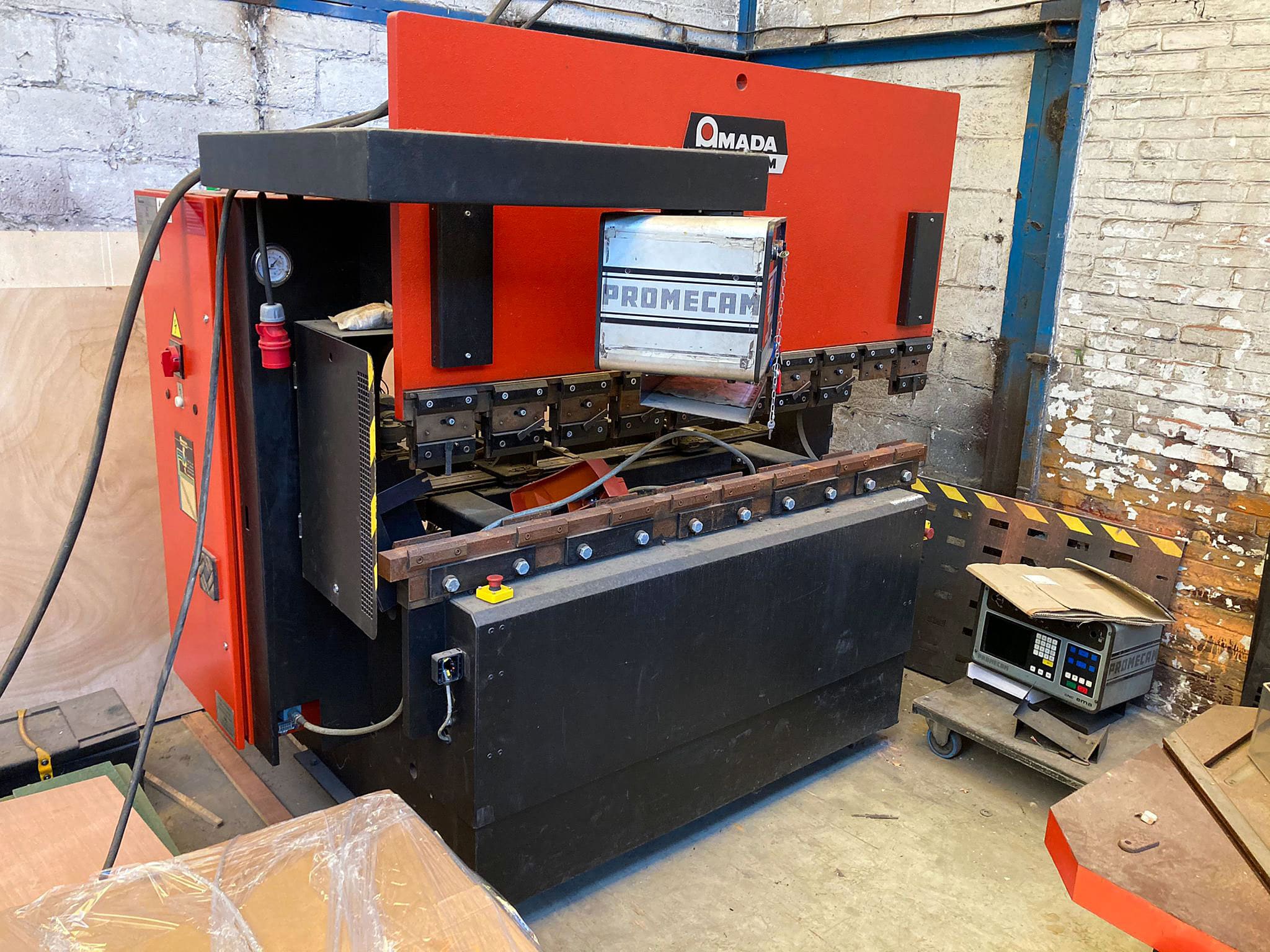 Gebruikt Amada ITPS 5020 - Persen - 1990