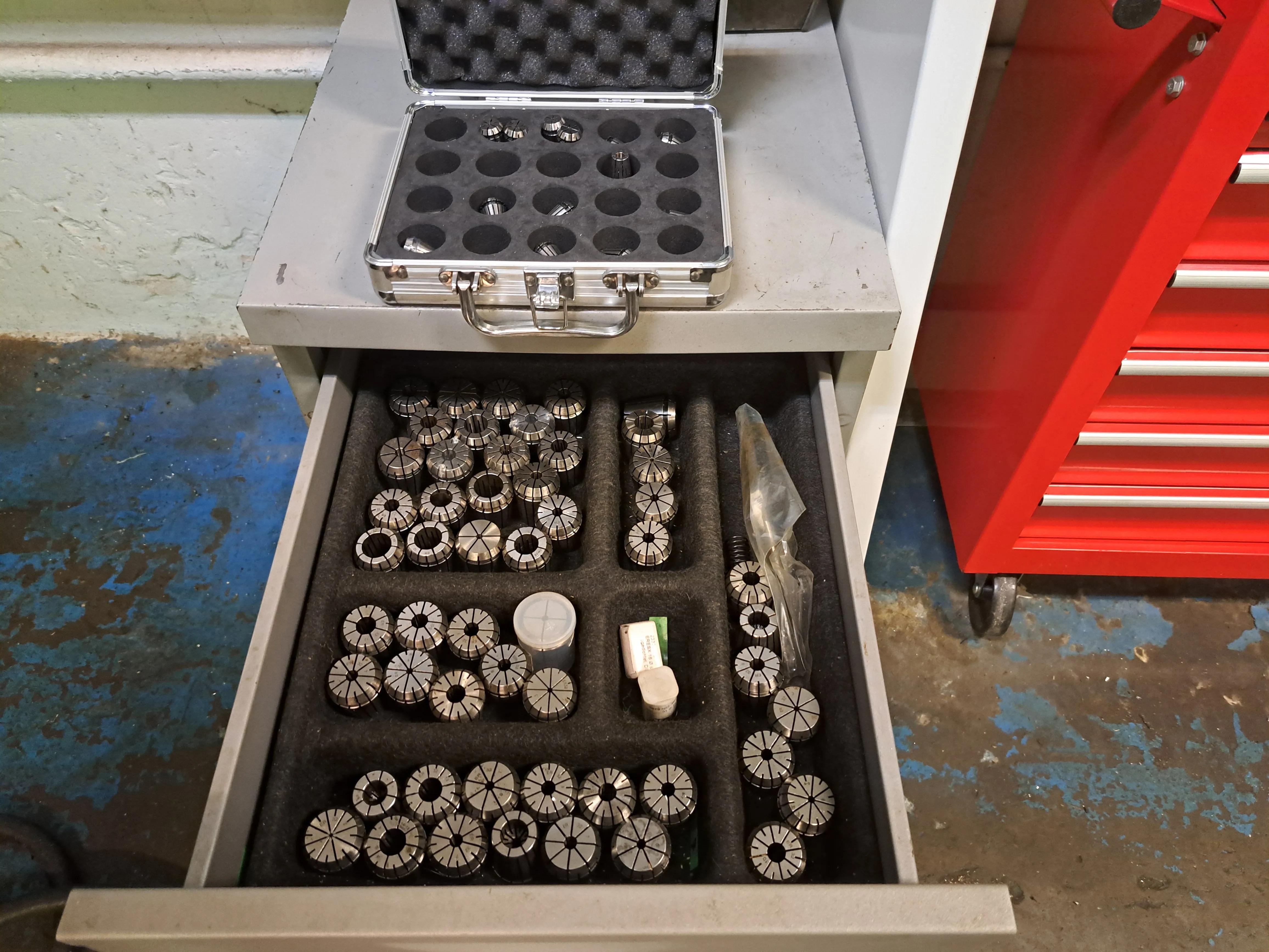 Gebruikt Leadwell V-32IF I Verticaal bewerkingscentrum