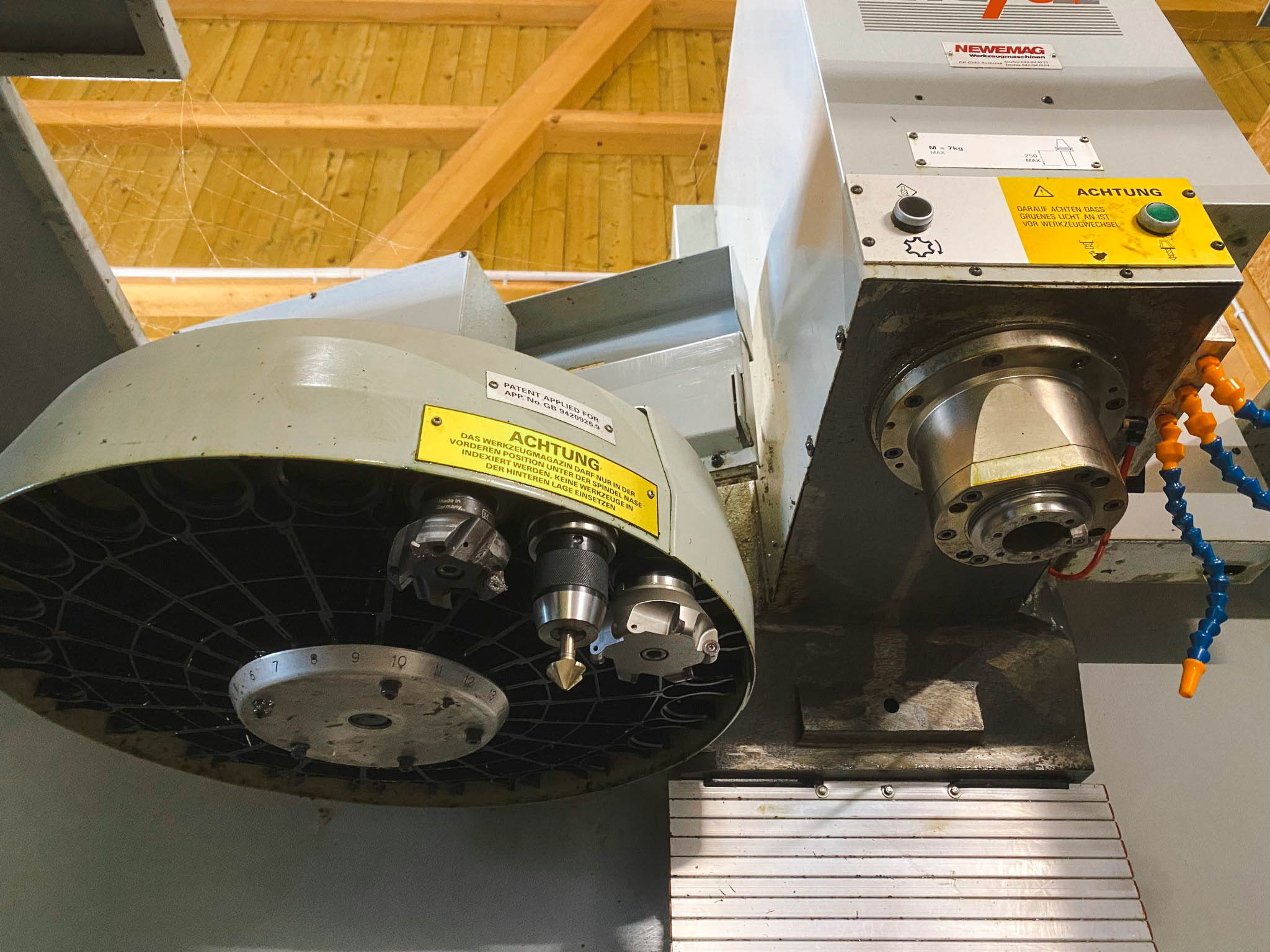 Used Bridgeport VMC 760/22 - Vertical Machining Center - 1995