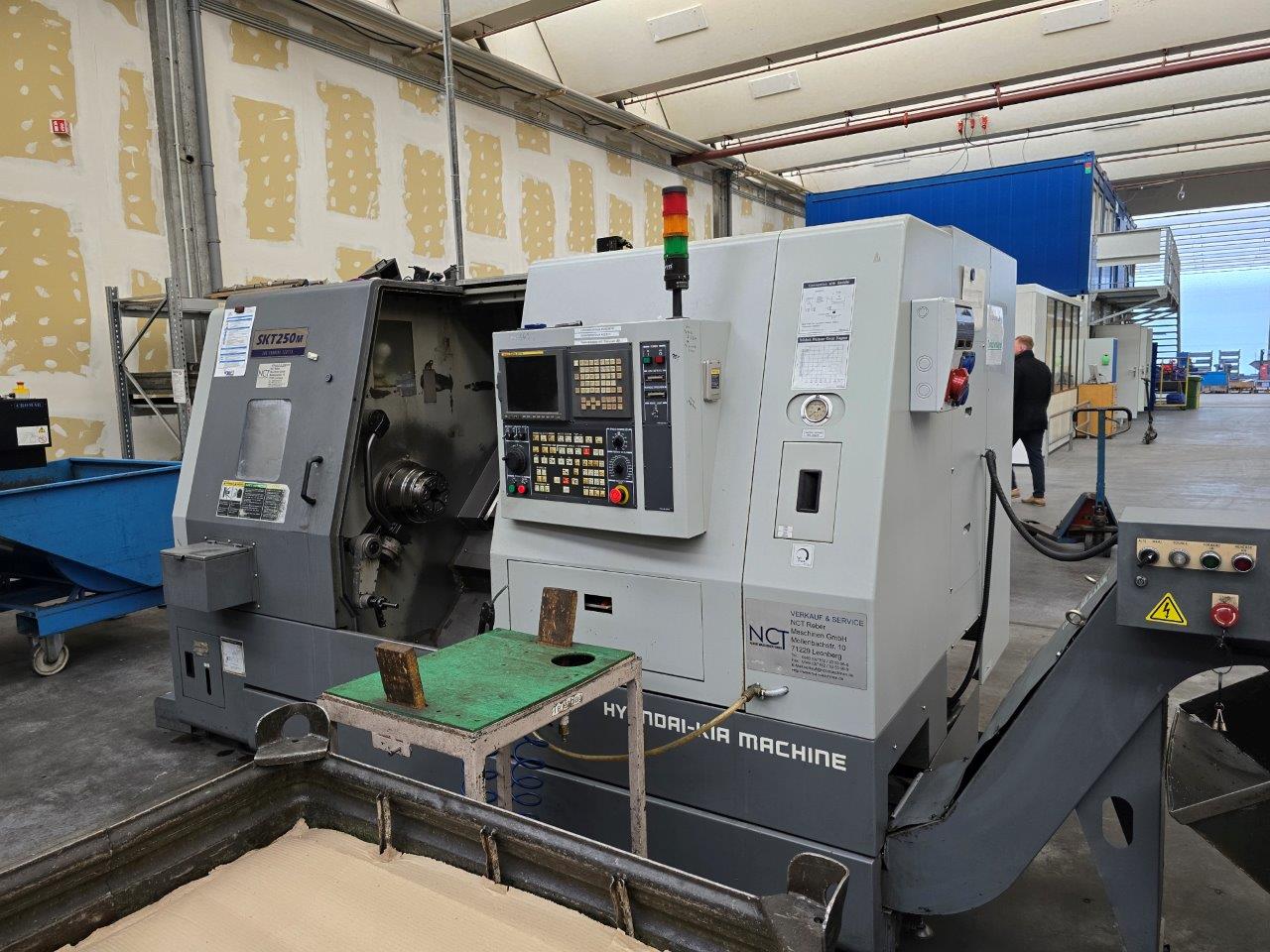 Used Hyundai Kia SKT 250 M I CNC Lathe I 2008