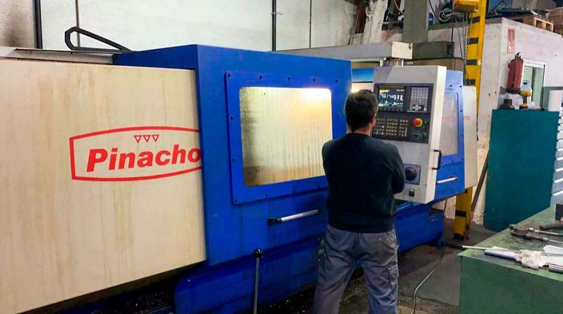 Gebruikt Pinacho Rhino 375 - CNC Draaibank - 2005