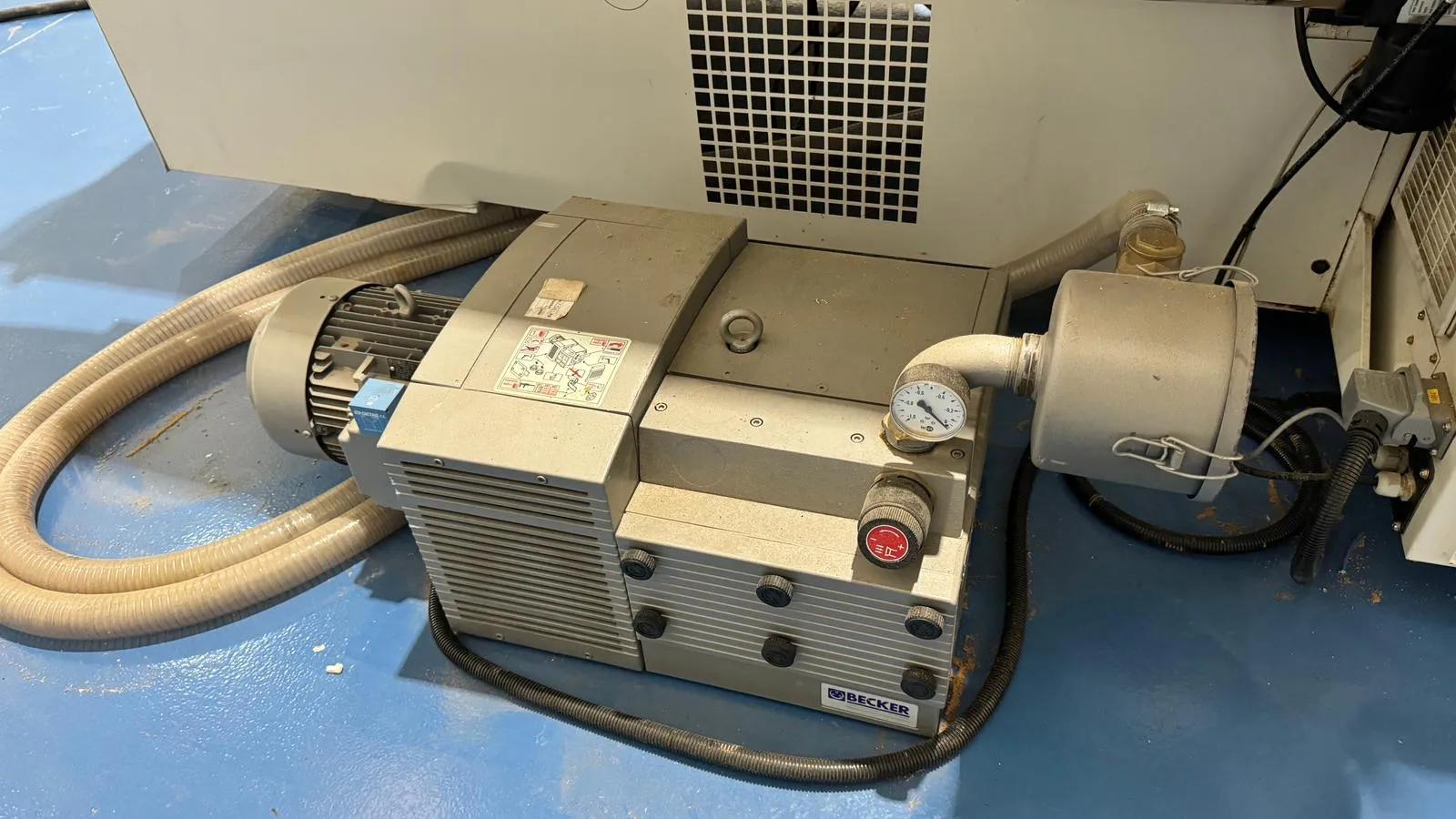 Usado Centro de Mecanizado CNC Morbidelli Universal TV 3012 I