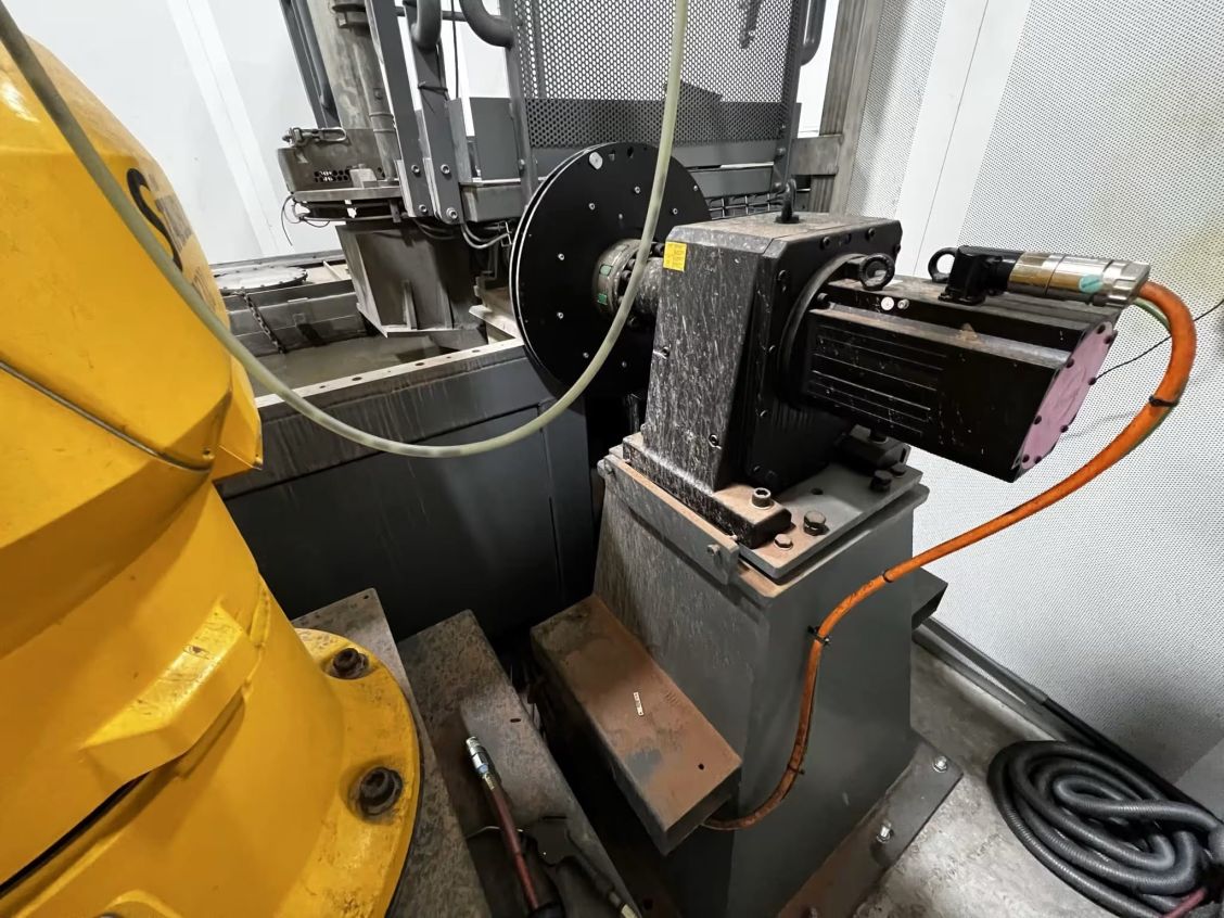Used Aquarese by Flow 8-Axis I Robotic Waterjet Contouring