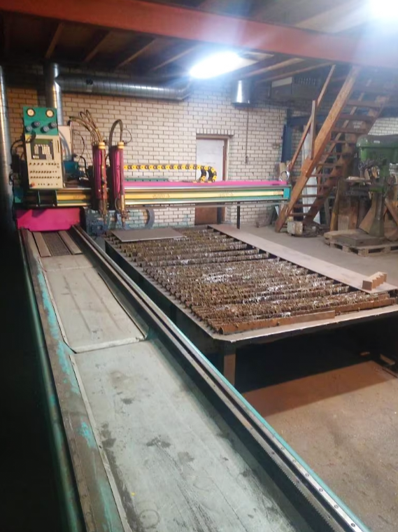 Usado Sato Satronik C 2500 - Corte por Plasma - 2000