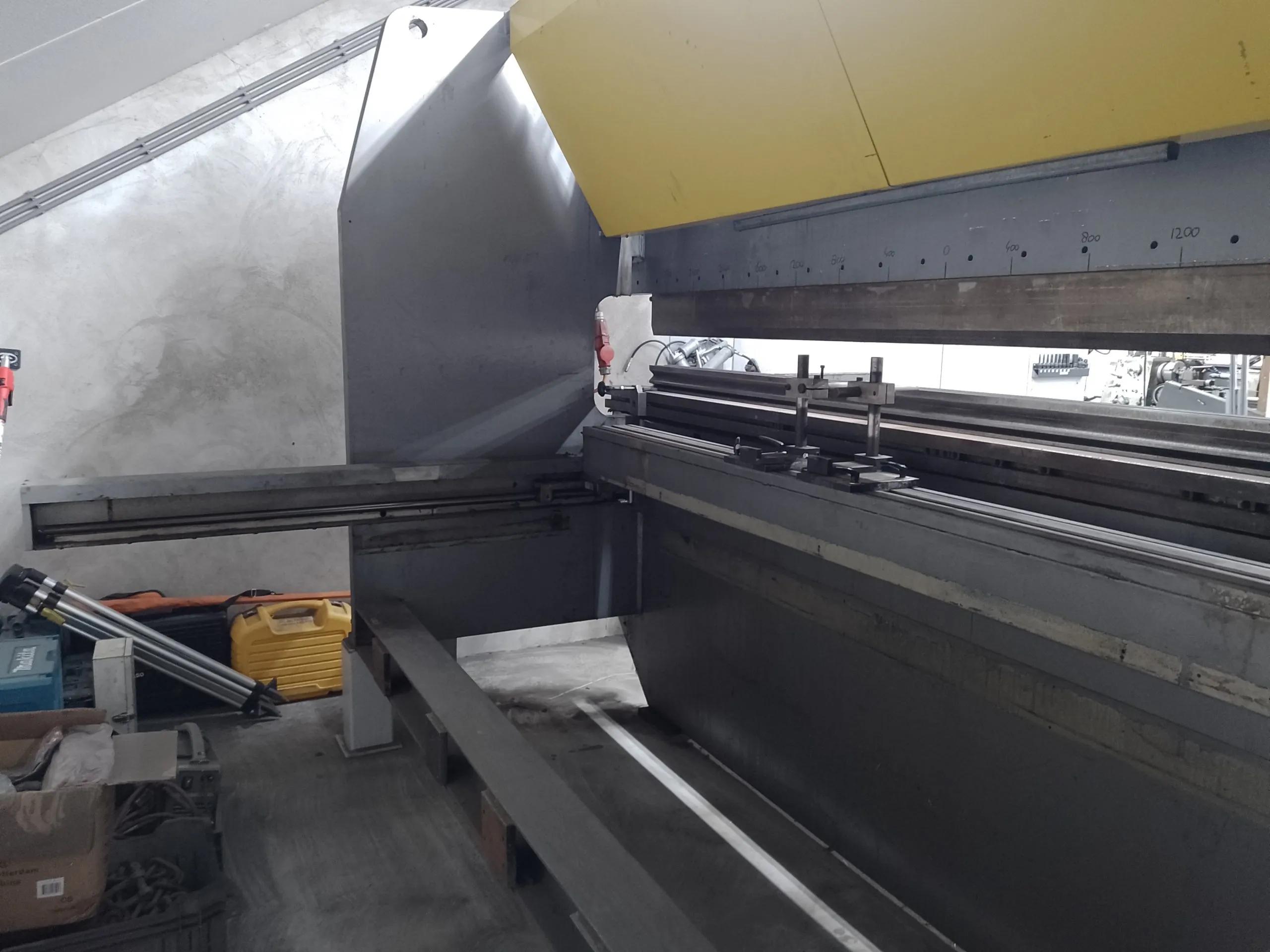 Usado Prensa plegadora Darley EEHP 110 36/31 I 1991