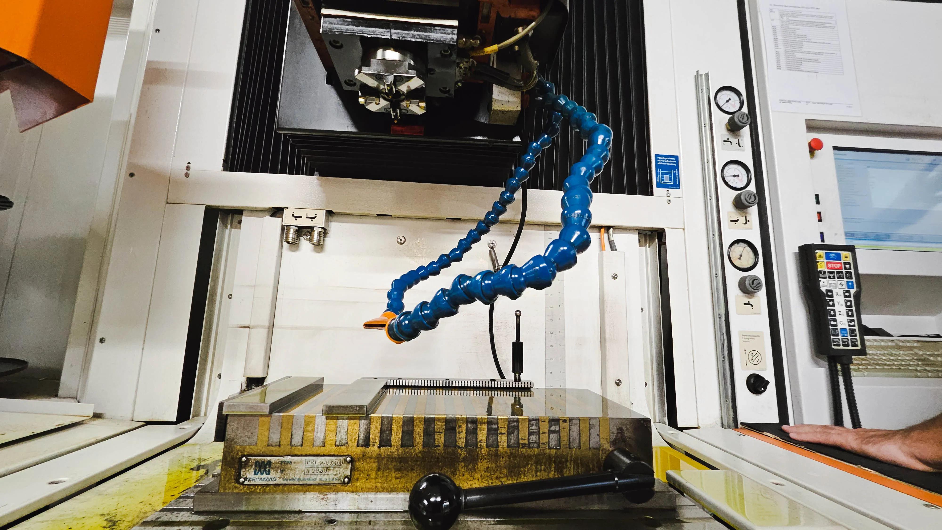 Gebruikt Agie Charmilles Formulier 200 mS I Die Sinking EDM I 2012