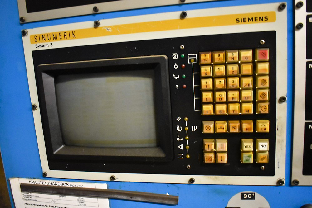 Usado Finn-Power TP 300 - Máquina de Perforación - 1986