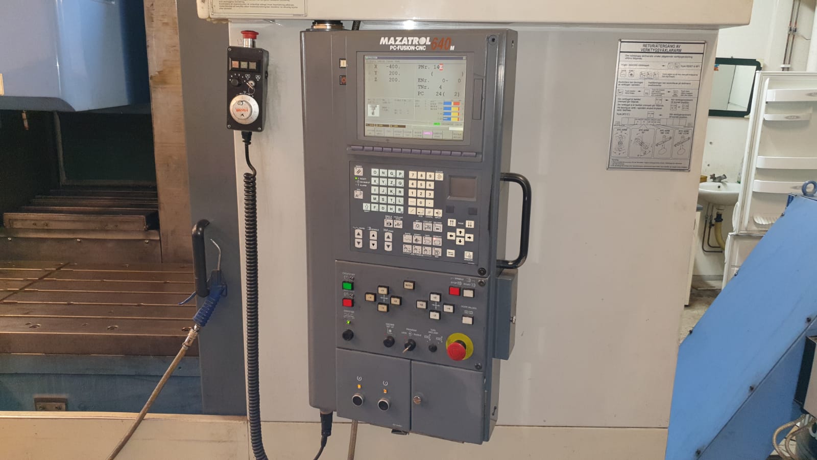 Usado Centro de mecanizado vertical Mazak VTC 300 C I 2001