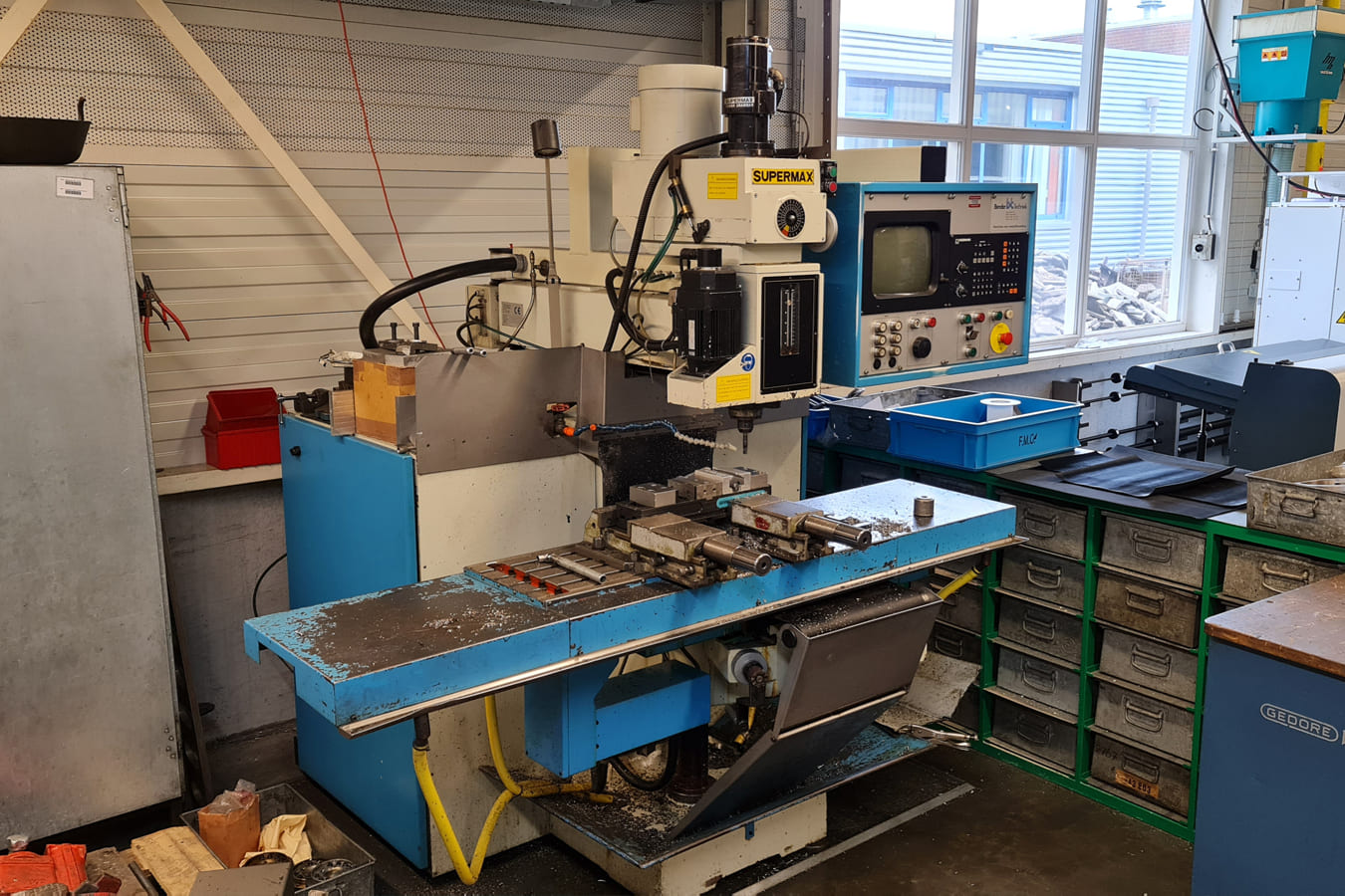 Gebruikt SUPERMAX YCM 40 - CNC Verticale Freesmachine - 1997