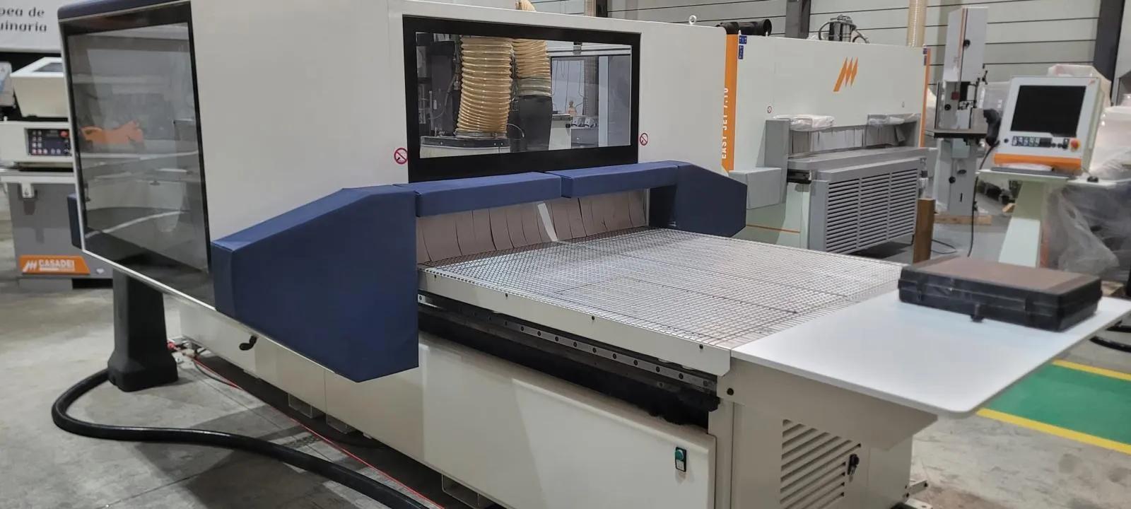 Usado Centro de Mecanizado CNC SCM Morbidelli N100 I