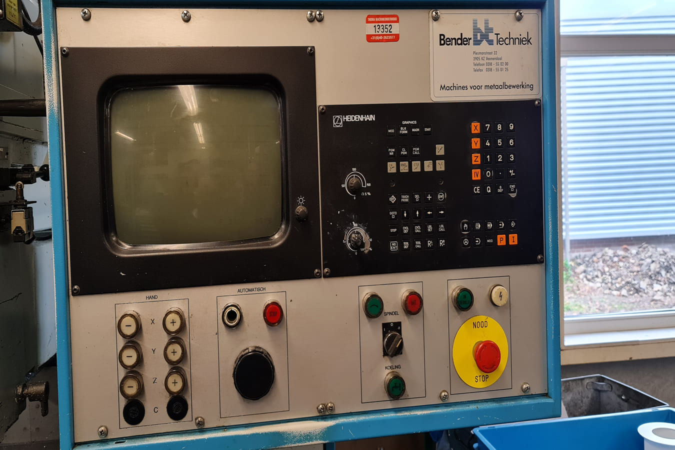 Gebruikt SUPERMAX YCM 40 - CNC Verticale Freesmachine - 1997