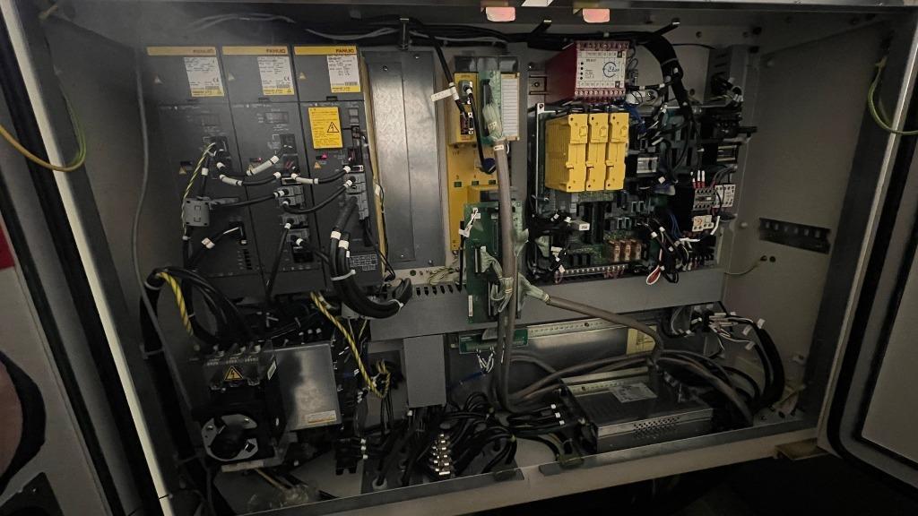 Used Fanuc Robodrill Alpha T14iA I Vertical Machining Center I 1998