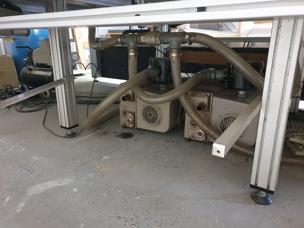 Usado Cosign Graphics Systems - Centros de Mecanizado CNC - 2008