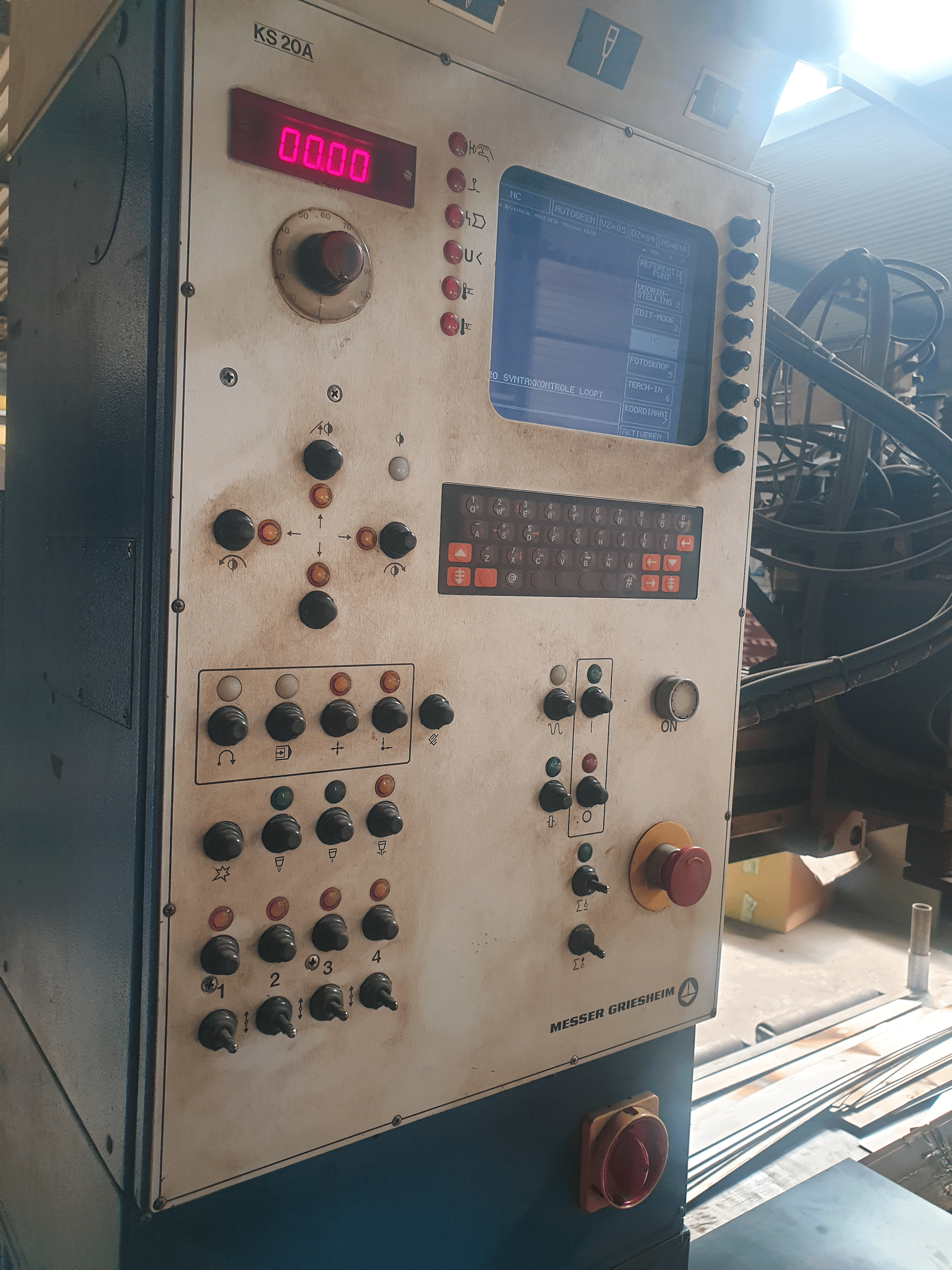 Usado Messer Griesheim Cortina M-4000 - Corte por Plasma - 1997