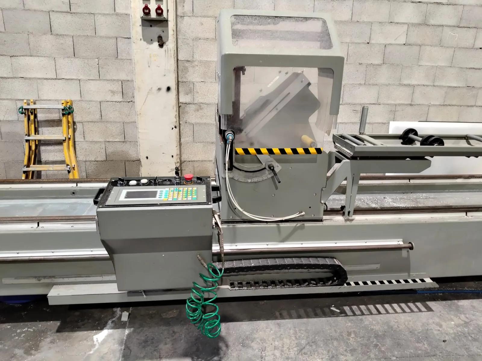 Usado Sierra de Inglete Doppia Luna 450 TU/5 I de Emmegi