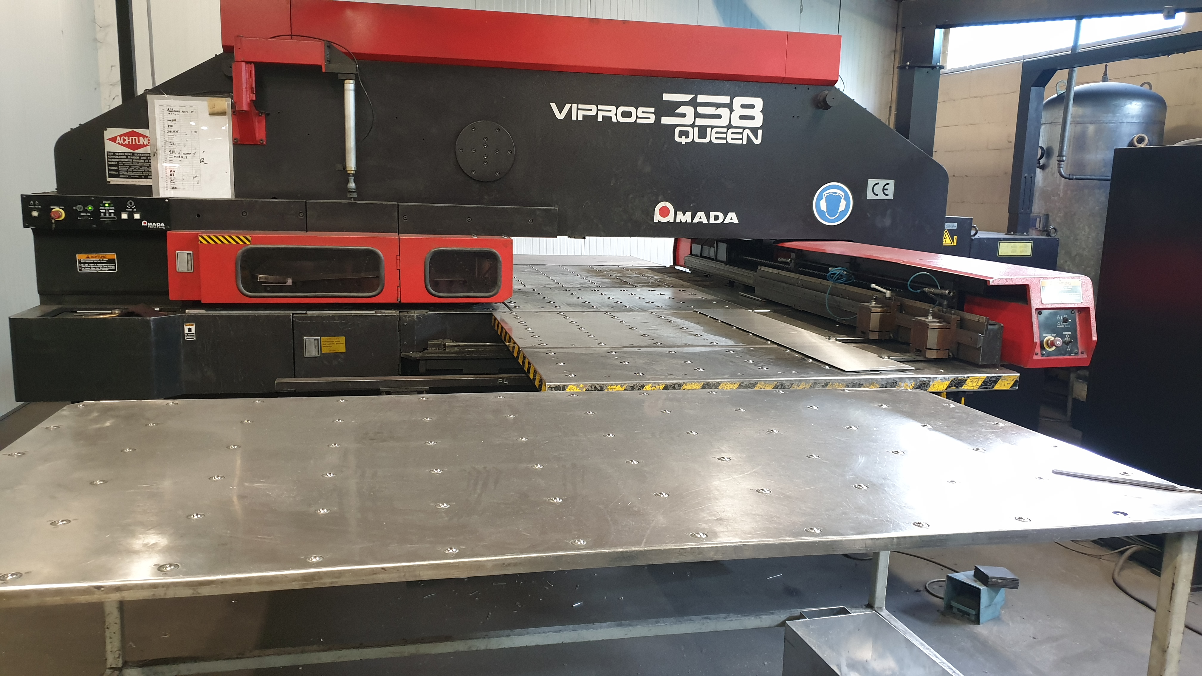 Used Amada Vipros 358 Queen I Punching Machine I 1997