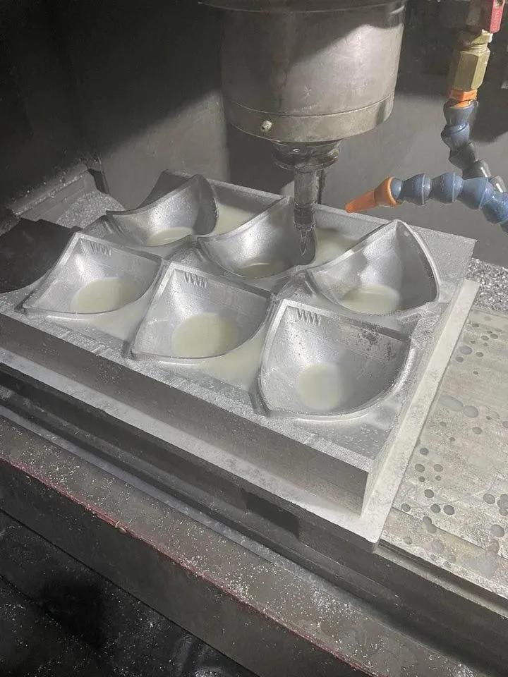 Gebruikt Leadwell V-30i I Verticaal Bewerkingscentrum