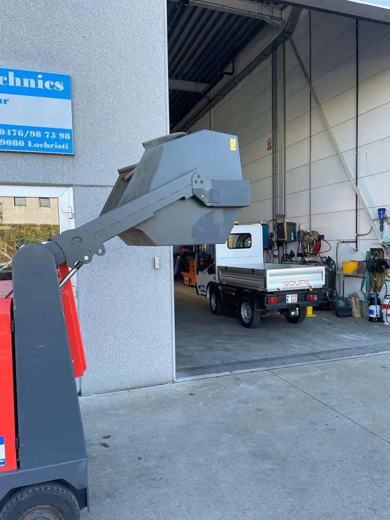 Gebruikt HAKO Jonas 1450 E I Straatveger