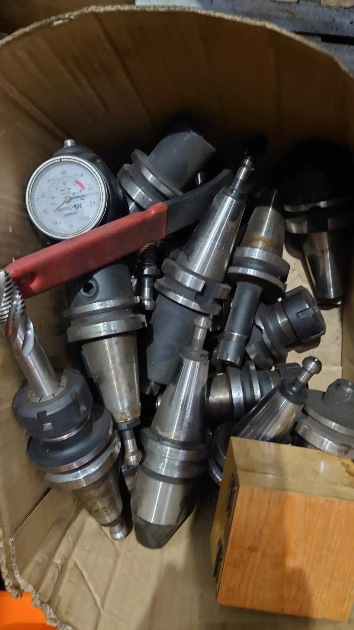 Usado Centro de Mecanizado Vertical Accuway UM-350V5 I