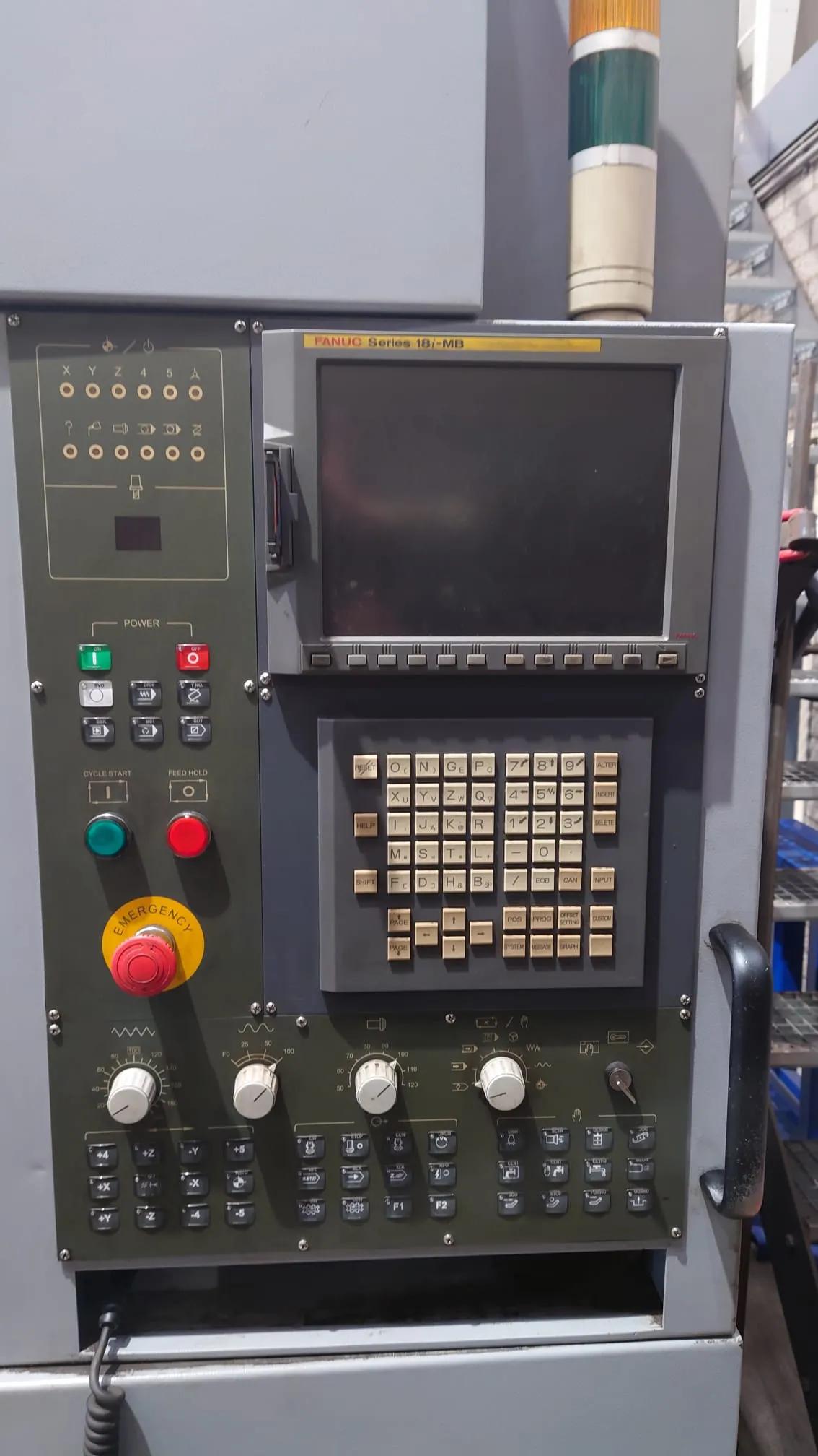 Usado Centro de Mecanizado Vertical Accuway UM-350V5 I