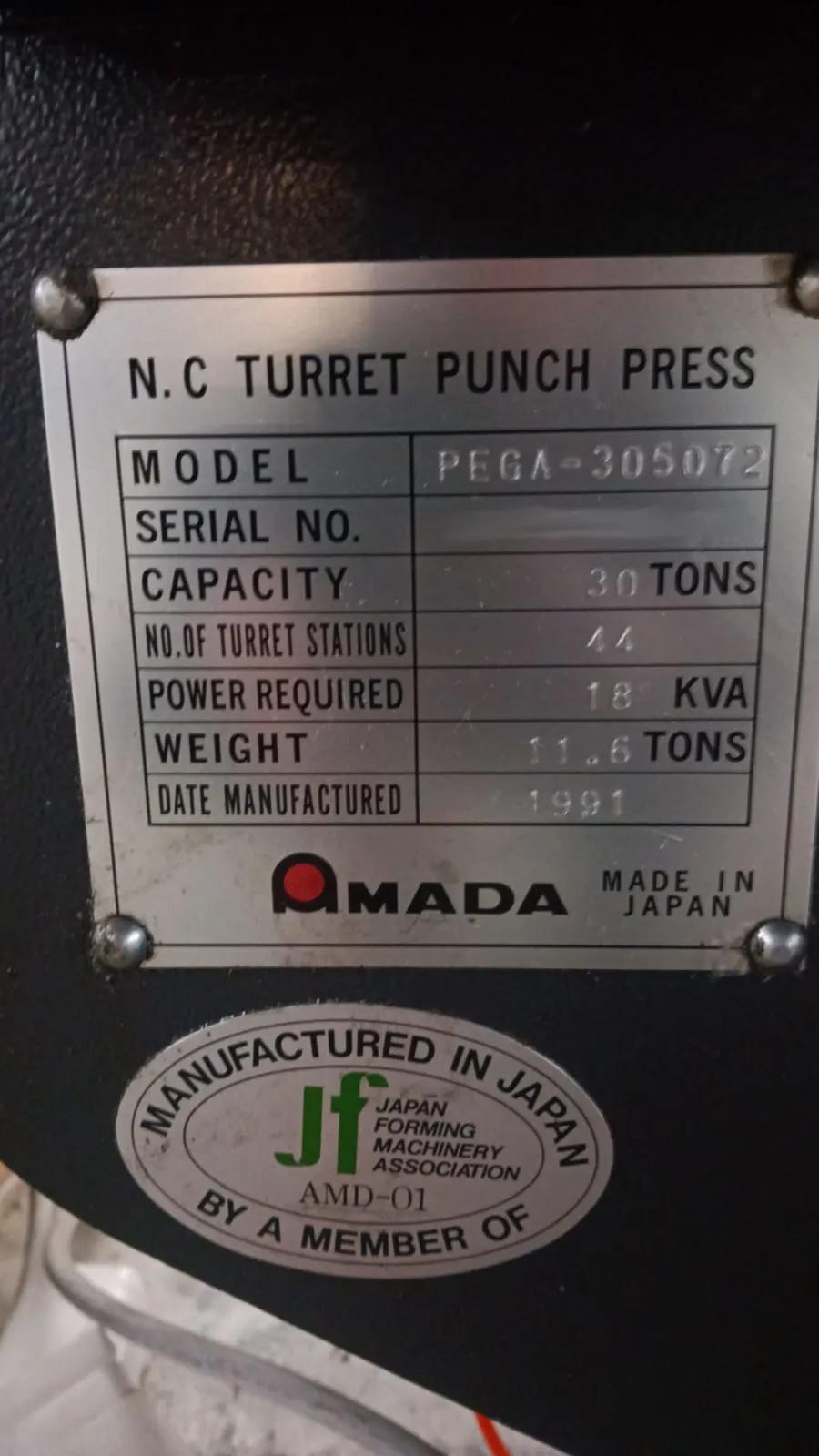 Gebruikt Amada Pega 357 I Perforatiemachine