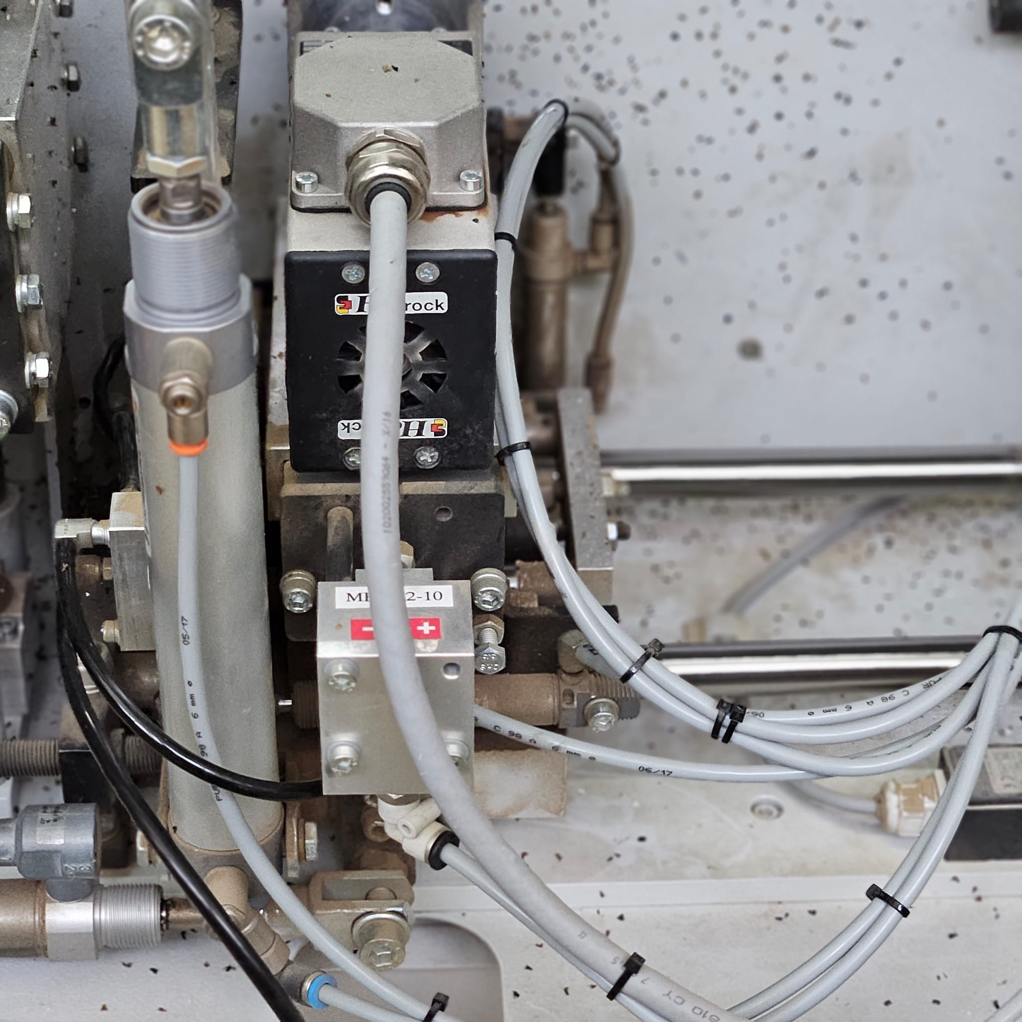 Used Hebrock AKV 3006 DK-F Edgebander | 2017 | Premilling & Corner