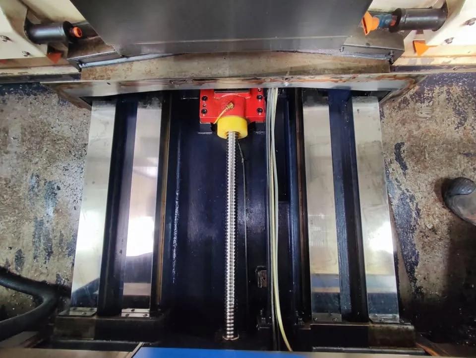 Usado Centro de Mecanizado Vertical Hwacheon Vesta 1050B I