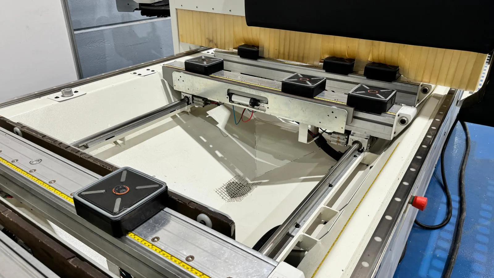 Usado Centro de Mecanizado CNC Morbidelli Universal TV 3012 I