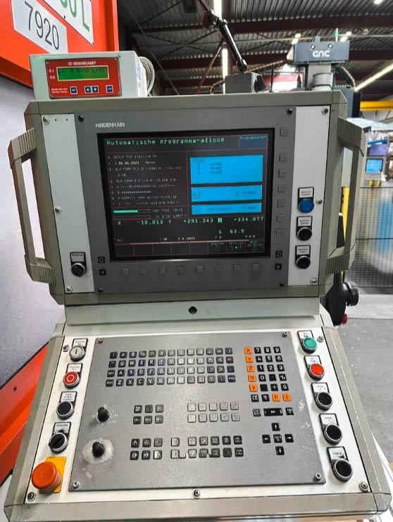 Used Matec 30L - Vertical Machining Center - 2000